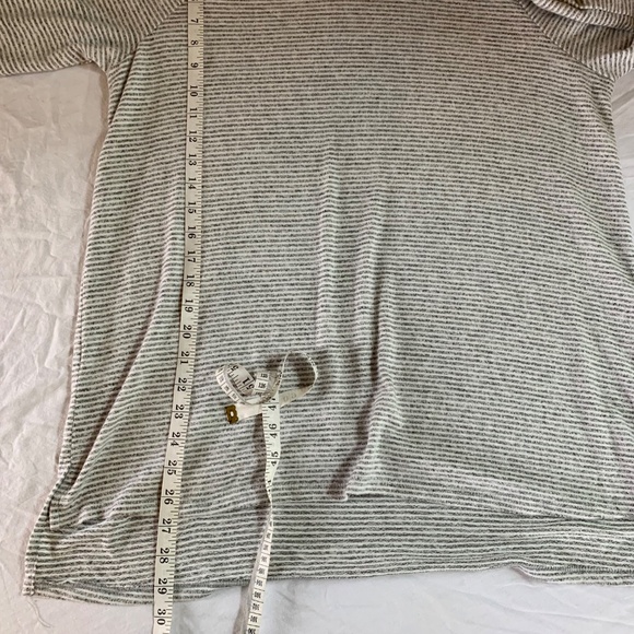 Gibson NWT Gray Ivory Striped Cowl Neck Long Sleeve Tunic Top Size L - Picture 9 of 9